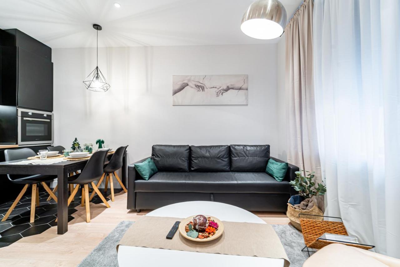 Edsam Madrid Apartments Black Extérieur photo