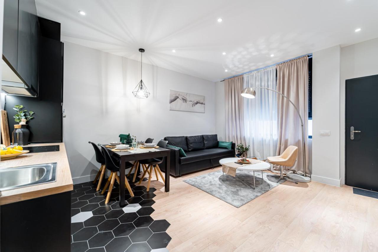 Edsam Madrid Apartments Black Extérieur photo