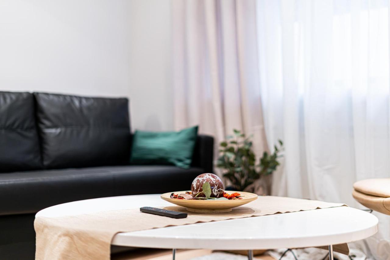 Edsam Madrid Apartments Black Extérieur photo
