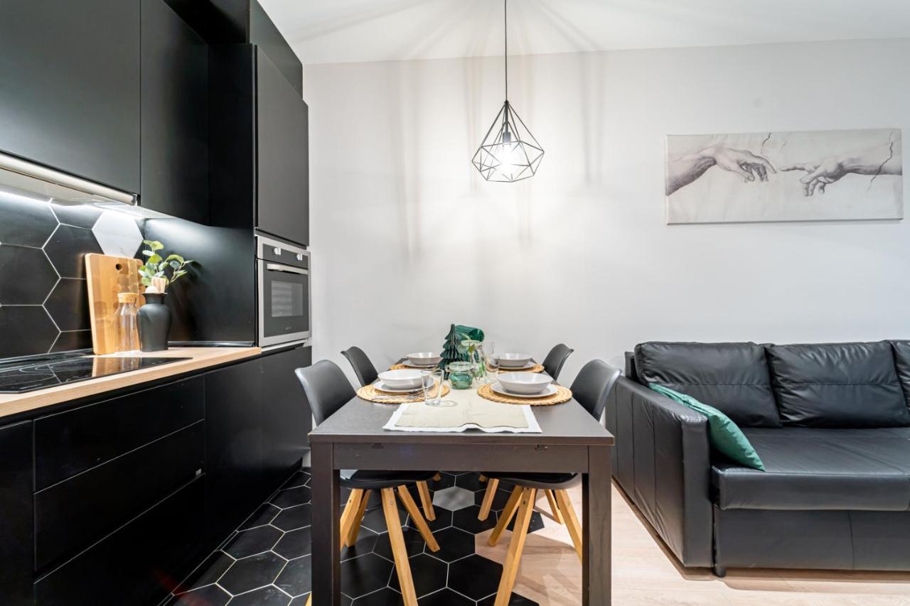Edsam Madrid Apartments Black Extérieur photo